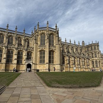 The Windsor Castle - Pubs Near Me - Windsor, WNM