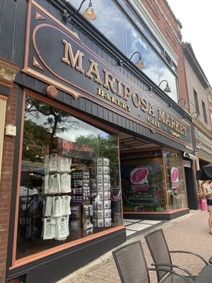 Mariposa Market by null