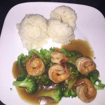 T's Thai - Shrimp and broccoli in oyster sauce. - Thai Near Me - Santa Monica, California T's Thai - Shrimp and broccoli in oyster sauce. - Thai Near Me - Santa Monica, California
