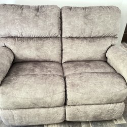 La-Z-Boy Furniture Galleries - Loveseat