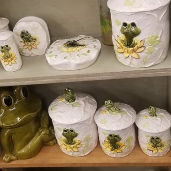 Vintage Charm - $200 complete set - Antiques Near Me - Gonzales, Texas Vintage Charm - $200 complete set - Antiques Near Me - Gonzales, Texas