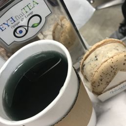 Blue butterfly & Cookies and cream macaroon