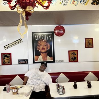 Jenny's Diner - Interior decor - Diners Near Me - Highland, California Jenny's Diner - Interior decor - Diners Near Me - Highland, California