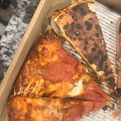 Me-n-Ed's Pizzeria - Me n Ed's pizza burnt!