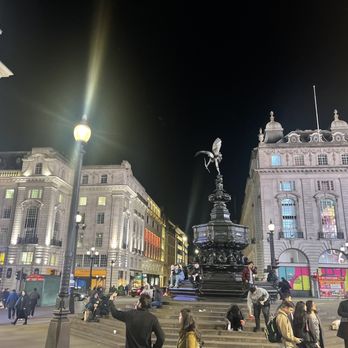 Piccadilly Circus - Landmarks & Historical Buildings Near Me - London, XGL