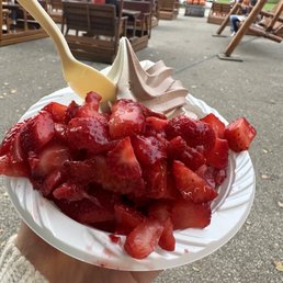 Strawberry sundae with twist soft serve Strawberry sundae with twist soft serve