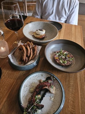 ēst Restaurant by null