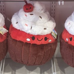 Squishable - Omg! So cute! A cupcake stuffed animal!!