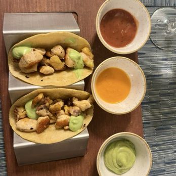 El Patron - Soft chicken tacos. I know they look plain, but the sausage and the marinade on this chicken is heavenly. - Mexican Near Me - Cabo San Lucas, BCS El Patron - Soft chicken tacos. I know they look plain, but the sausage and the marinade on this chicken is heavenly. - Mexican Near Me - Cabo San Lucas, BCS