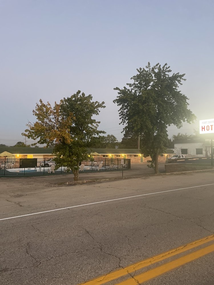 FORT DAVIDSON HOTEL Updated September 2024 24 Photos & 18 Reviews 310 S McCune St, Pilot