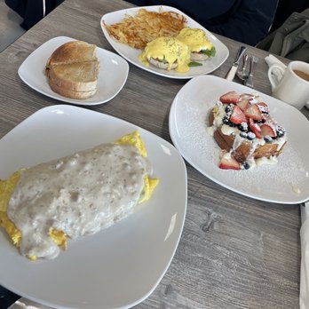 Lucky Brunch - Florentine eggs Bennie, Horseshoe Omelette ,Very Berry French toast. - Breakfast & Brunch Near Me - Sterling Heights, Michigan Lucky Brunch - Florentine eggs Bennie, Horseshoe Omelette ,Very Berry French toast. - Breakfast & Brunch Near Me - Sterling Heights, Michigan