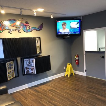 Broken Heart Tattoos - Waiting area at the new location - Tattoo Near Me - Keyport, New Jersey