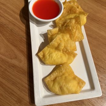 Ugly Dumpling - Cream Cheese Rangoon (6) - Chinese Near Me - Linden, New Jersey