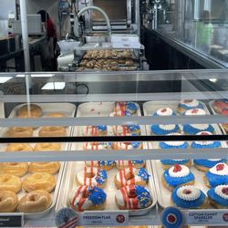 Krispy Kreme - Donut production and patriotic donuts