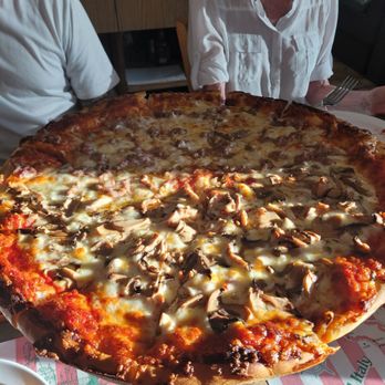 Country Pizza & Restaurant - 1/2 mushroom and 1/2 crumbled sausage - Pizza Near Me - Monroe, Connecticut