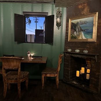 Evan's Gourmet Restaurant - The restaurant inside - Seafood Near Me - Laguna Beach, California Evan's Gourmet Restaurant - The restaurant inside - Seafood Near Me - Laguna Beach, California