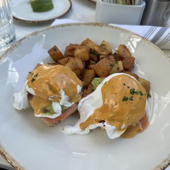 Grant Park Bistro - Lake Benedict with Avocado - New American Near Me - Chicago, Illinois
