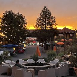 Campfire Hotel - Hotels Near Me - Bend, Oregon