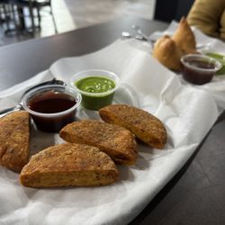 Shree Indian Cuisine - Vegetable Samosa and Aloo Tikka