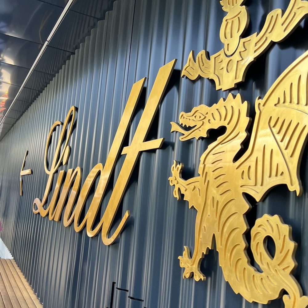 Lindt Factory Outlet - Chocolatiers & Shops Near Me - Kilchberg, ZH