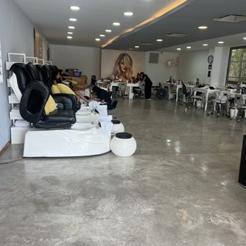 Pretty Nails Salon - The space made me so relaxed and right away allll the workers felt like i knew them forever - Nail Salons Near Me - Tulum, ROO Pretty Nails Salon - The space made me so relaxed and right away allll the workers felt like i knew them forever - Nail Salons Near Me - Tulum, ROO