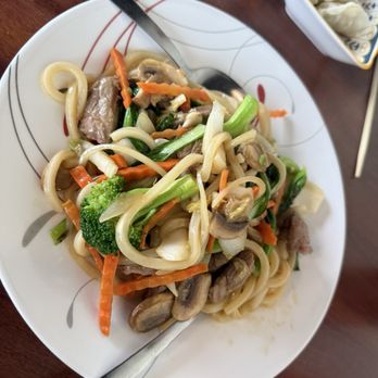 Kiwami - Beef and noodles. Little bland, but perfectly prepared and fresh. - Sushi Bars Near Me - Spring Lake, Michigan