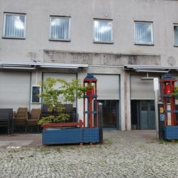 Café Peoples - Café Peoples am 20.08.23. Der Nachfolger ist offenbar asiatisch.