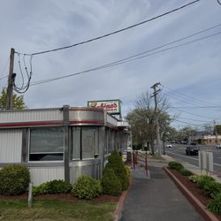 Gabino's Diner - Outside location