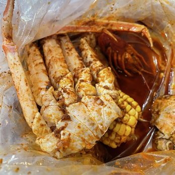 The Shake Seafood - 1 lb. Snow Crab Legs (basically 10 legs) - Seafood Near Me - Philadelphia, Pennsylvania The Shake Seafood - 1 lb. Snow Crab Legs (basically 10 legs) - Seafood Near Me - Philadelphia, Pennsylvania
