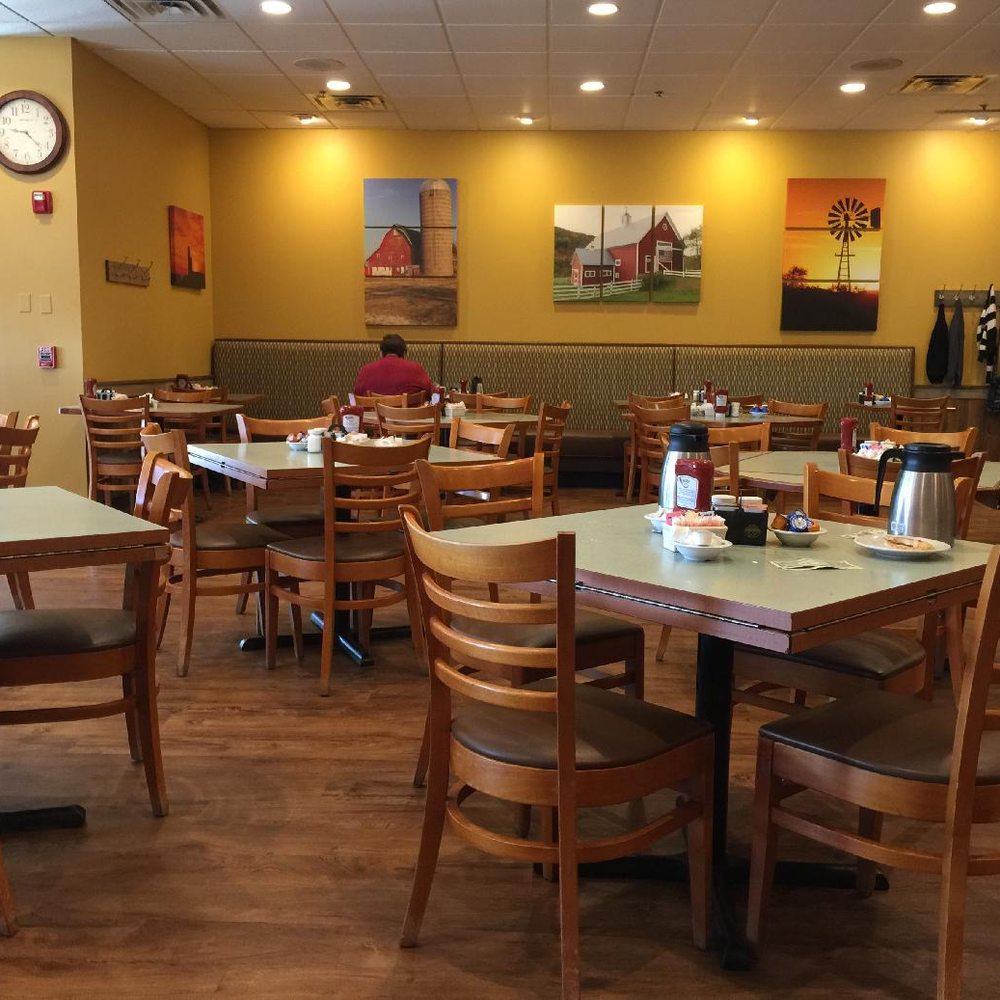 Fresh Start Cafe - Here is the view across the eating area taken from the booths - Breakfast & Brunch Near Me - Elmhurst, Illinois