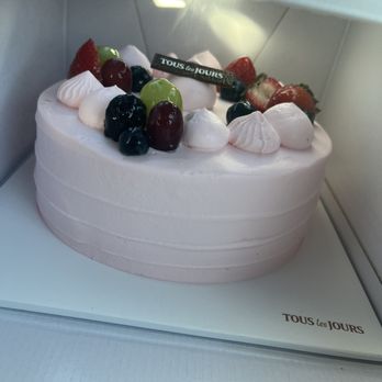 Tous Les Jours - Strawberry cloud cake - Bakeries Near Me - Dublin, California Tous Les Jours - Strawberry cloud cake - Bakeries Near Me - Dublin, California