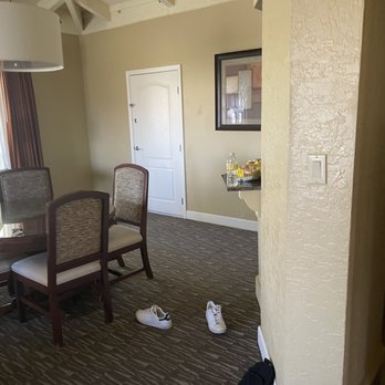 Hilton Phoenix Tapatio Cliffs Resort - The dining area right off the living area and right next to the lil kitchen area with fridge and microwave - Hotels Near Me - Phoenix, Arizona Hilton Phoenix Tapatio Cliffs Resort - The dining area right off the living area and right next to the lil kitchen area with fridge and microwave - Hotels Near Me - Phoenix, Arizona