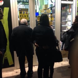 Centro Lampo Roma - Un giorno di fila...esce fino a fuori!