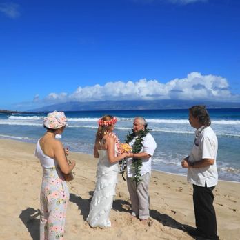 A Happy Maui Wedding - Officiants Near Me - Lahaina, Hawaii A Happy Maui Wedding - Officiants Near Me - Lahaina, Hawaii