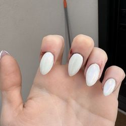 World of Nails - Wrecked cuticles, bad shape, messy paint