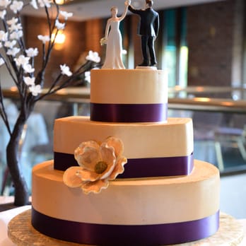Edibles Incredible Desserts - Our beautiful cake that was absolutely delicious! - Desserts Near Me - Sterling, Virginia