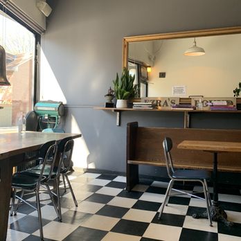Ezra's Pound - a dining room with a checkered floor - Coffee & Tea Near Me - Toronto, Ontario Ezra's Pound - a dining room with a checkered floor - Coffee & Tea Near Me - Toronto, Ontario