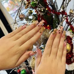 Allure nails went above and beyond for my granddaughters dream nails. It really is a work of art.