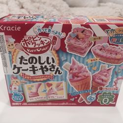 Rolly Polly - Mini ice cream set. It's actually candy  so you can eat it afterwards!