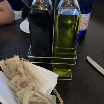Centanni Italian Restaurant - House bread - Italian Near Me - Burbank, California Centanni Italian Restaurant - House bread - Italian Near Me - Burbank, California