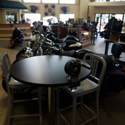 Note the hand-crank horn mounted on the table!
