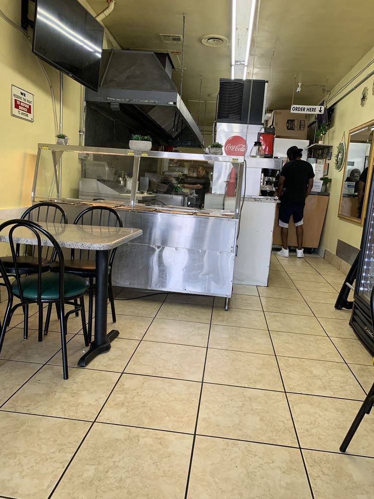 Tacos Y Pupusas