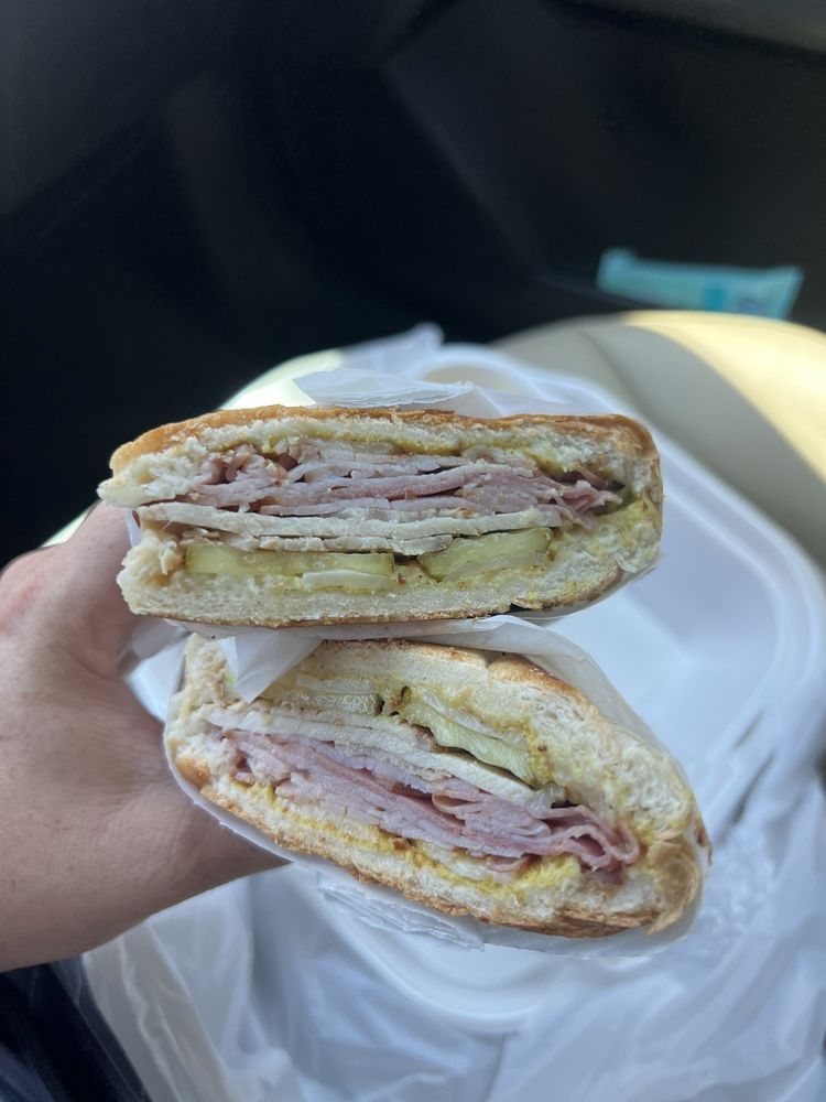 BAGELICIOUS DELI & BAKERY Updated October 2024 115 Photos & 97