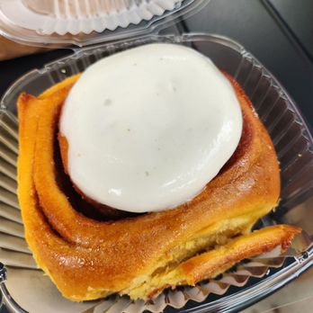 De Clieu - Reston - Cinnamon roll - Coffee & Tea Near Me - Reston, Virginia