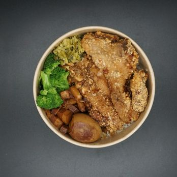 Mama Lee Kitchen - Crispy Fried Pork Chop Bento Box 炸豬排飯 - Food Trucks Near Me Mama Lee Kitchen - Crispy Fried Pork Chop Bento Box 炸豬排飯 - Food Trucks Near Me