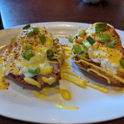 Egg Yolk Cafe - Benedict