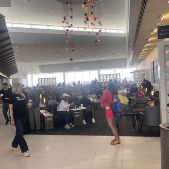 Delta Sky Club - Concourse B - Gate 18 - Airport Lounges Near Me - Atlanta, Georgia