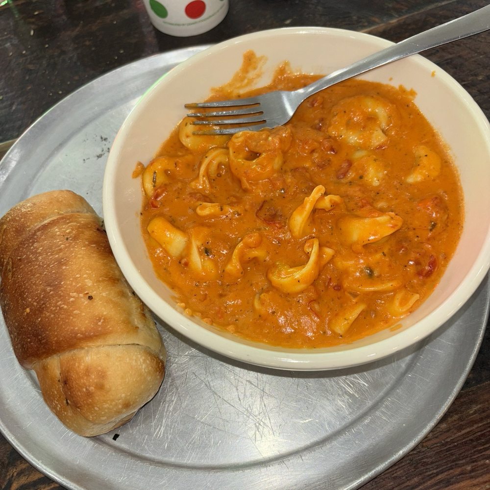 Jet's NY Slice - Tortellini al vodka - Pizza Near Me - Moore, Oklahoma