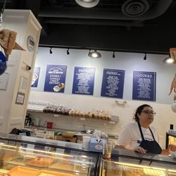 Mike's Pastry