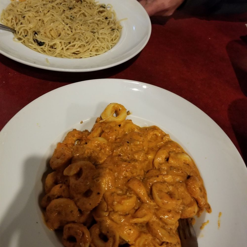 Tuscany’s Italian Restaurant - Tortellini bolognese and garlic butter spaghetti. - Italian Near Me - Springtown, Texas